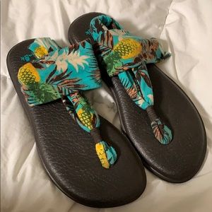 Hawaiian Pineapple Limited Edition Sanuk - size 9